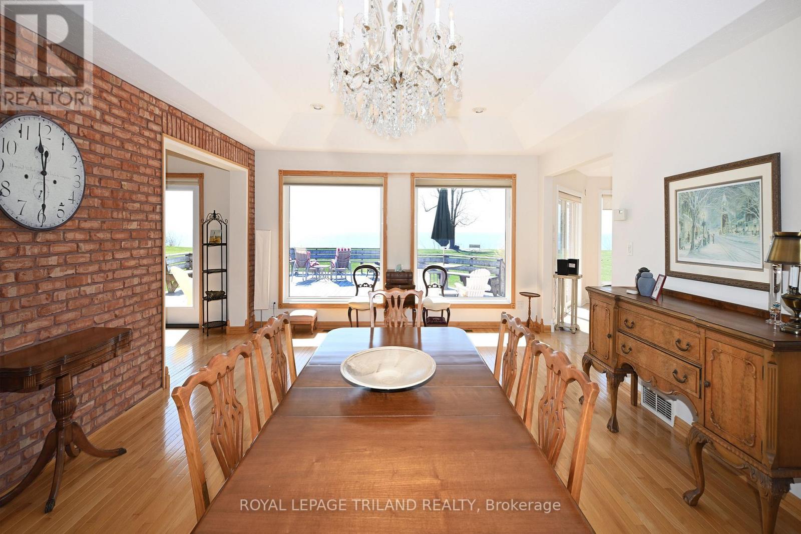 7154 Talbot Trail, Chatham-Kent (Blenheim), ON - Indoor Photo Showing Dining Room