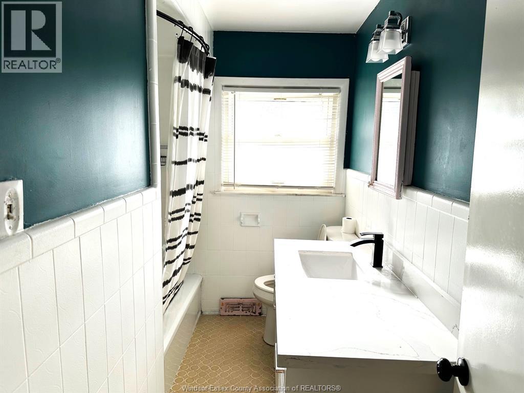 3551 Woodland, Windsor, ON - Indoor Photo Showing Other Room