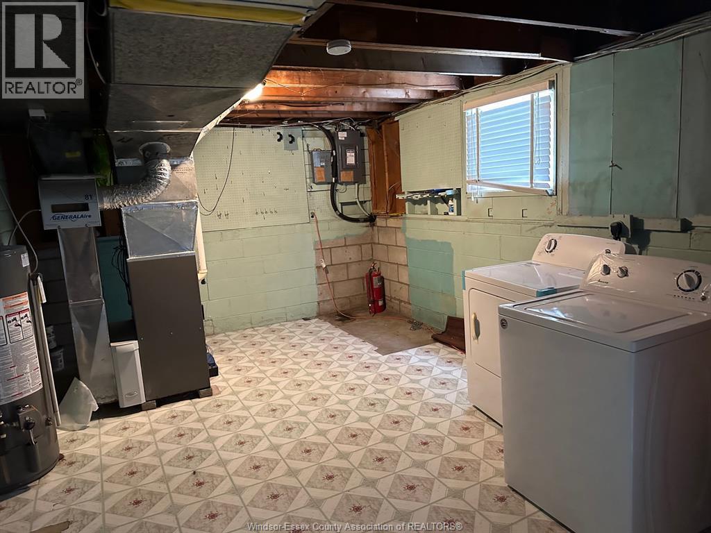 3551 Woodland, Windsor, ON - Indoor Photo Showing Laundry Room