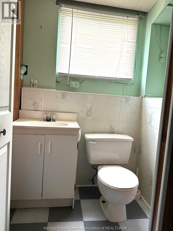 3551 Woodland, Windsor, ON - Indoor Photo Showing Bathroom