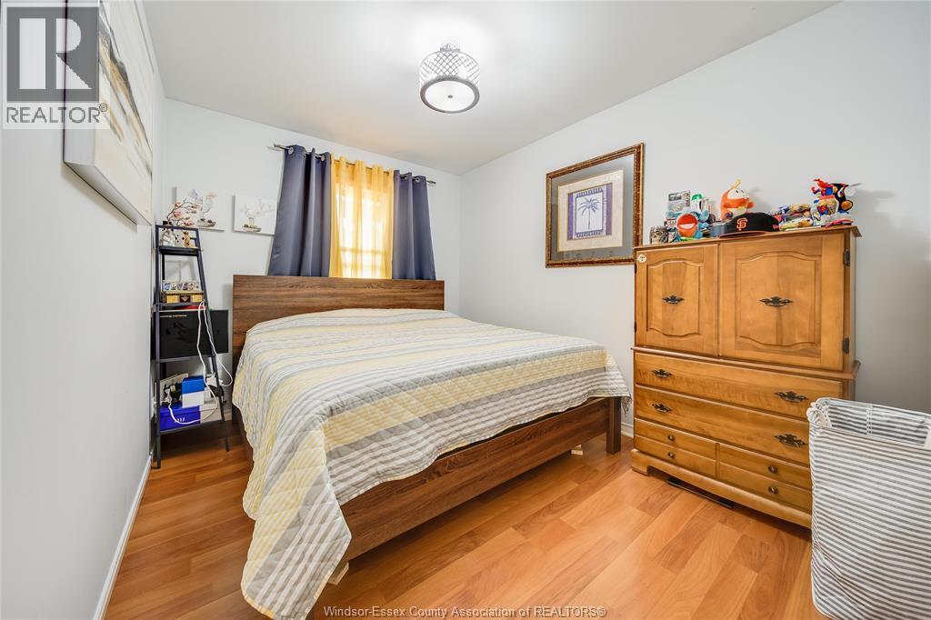 1054 Oak Street, Windsor, ON - Indoor Photo Showing Bedroom