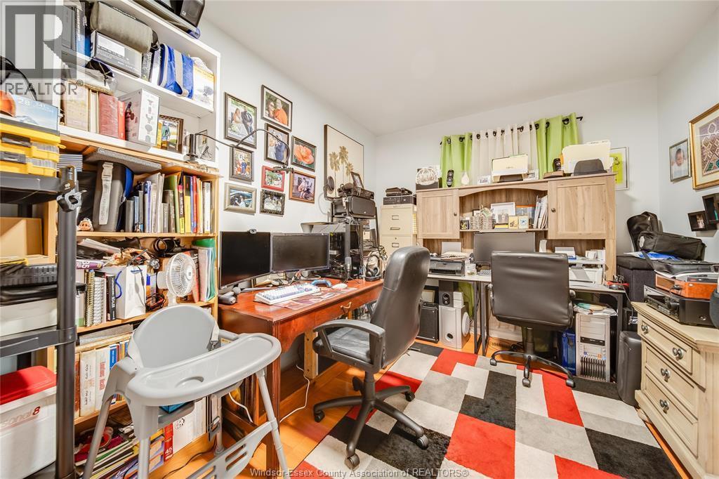 1054 Oak Street, Windsor, ON - Indoor Photo Showing Office