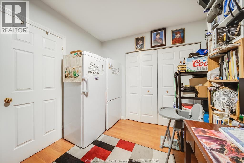 1054 Oak Street, Windsor, ON - Indoor Photo Showing Other Room