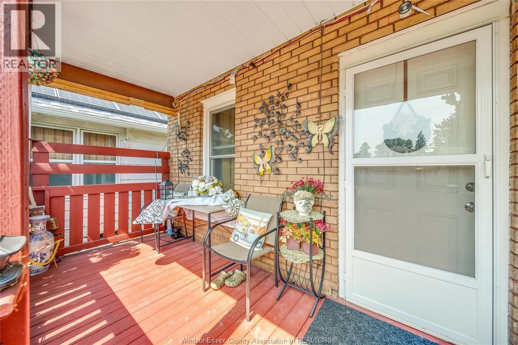 1054 Oak Street, Windsor, ON - Outdoor With Deck Patio Veranda With Exterior