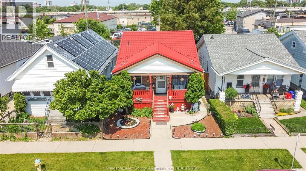 1054 Oak Street, Windsor, ON - Outdoor