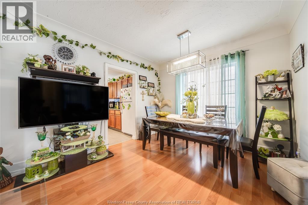 1054 Oak Street, Windsor, ON - Indoor