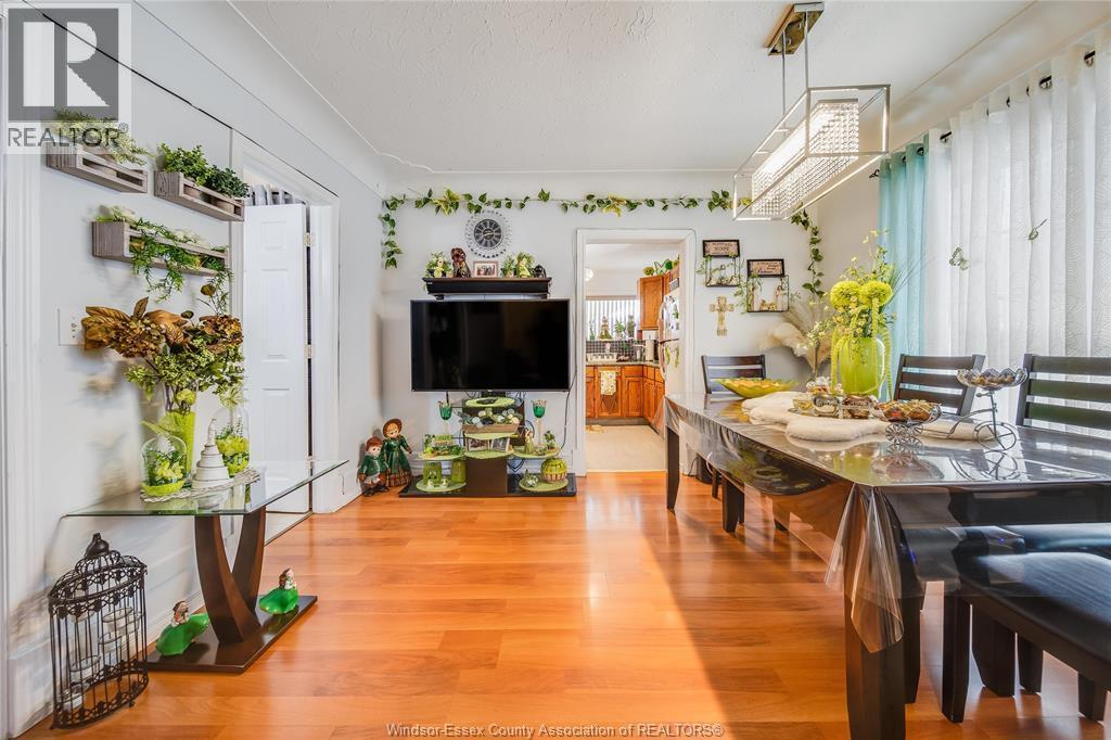 1054 Oak Street, Windsor, ON - Indoor Photo Showing Dining Room