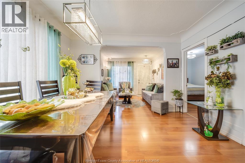 1054 Oak Street, Windsor, ON - Indoor