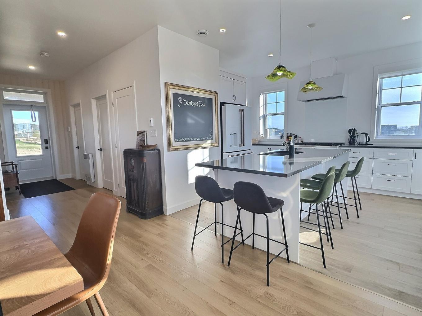 Cuisine - 30 Ch. Joseph-Leblanc, Les Îles-De-La-Madeleine, QC - Indoor Photo Showing Other Room