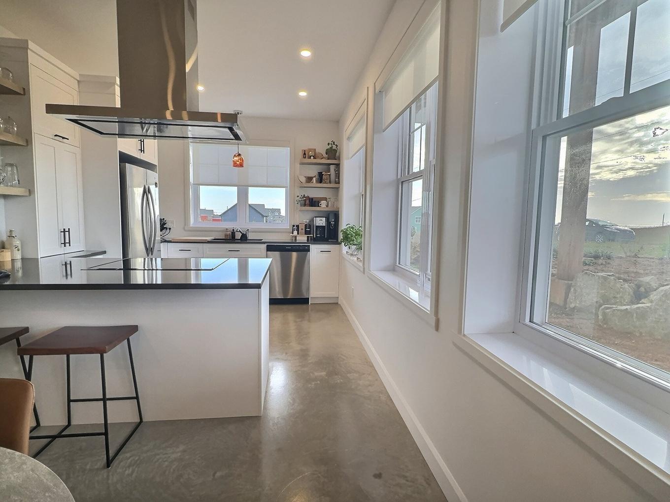 Logement - 30 Ch. Joseph-Leblanc, Les Îles-De-La-Madeleine, QC - Indoor Photo Showing Kitchen With Upgraded Kitchen