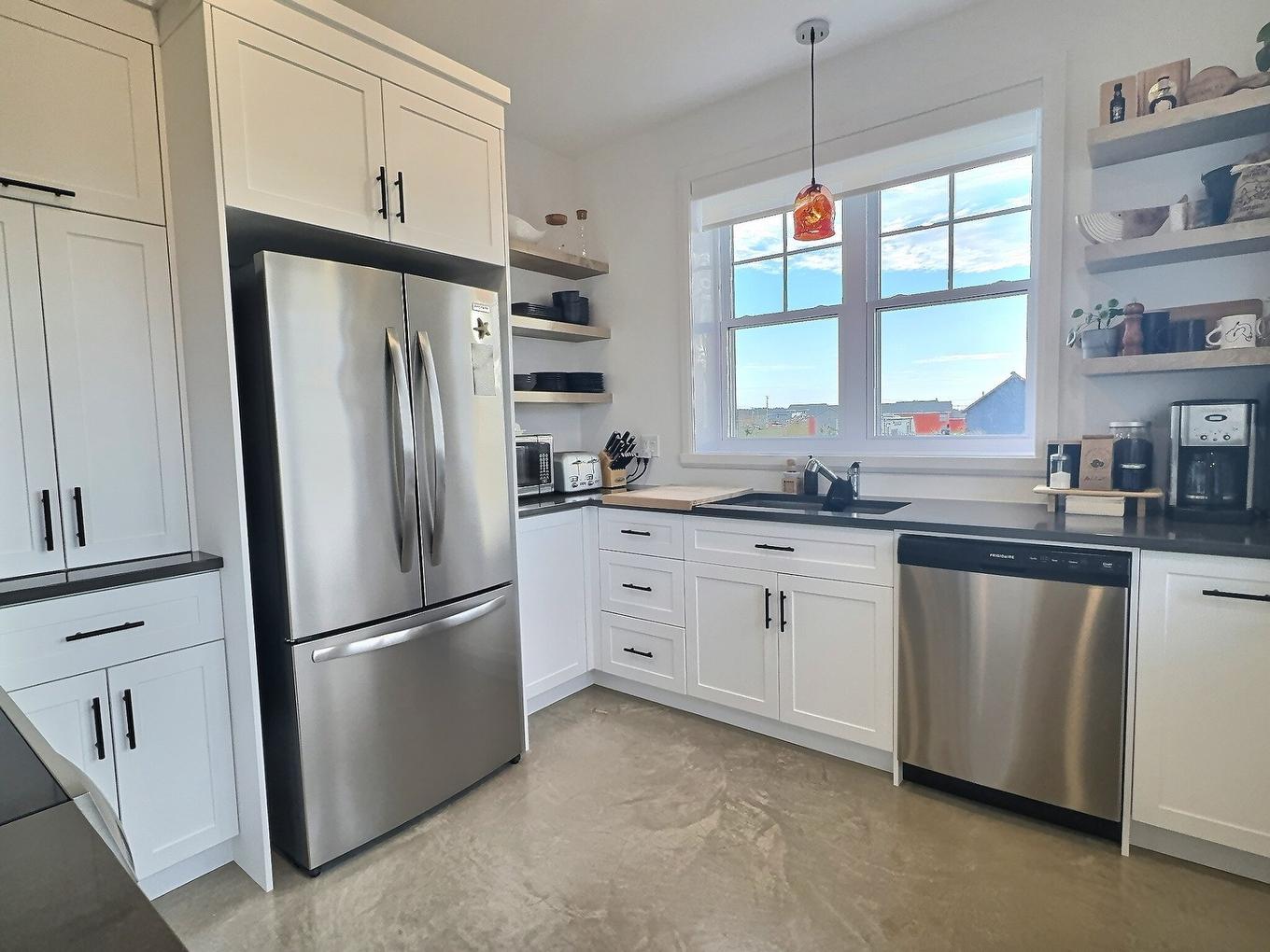 Cuisine - 30 Ch. Joseph-Leblanc, Les Îles-De-La-Madeleine, QC - Indoor Photo Showing Kitchen