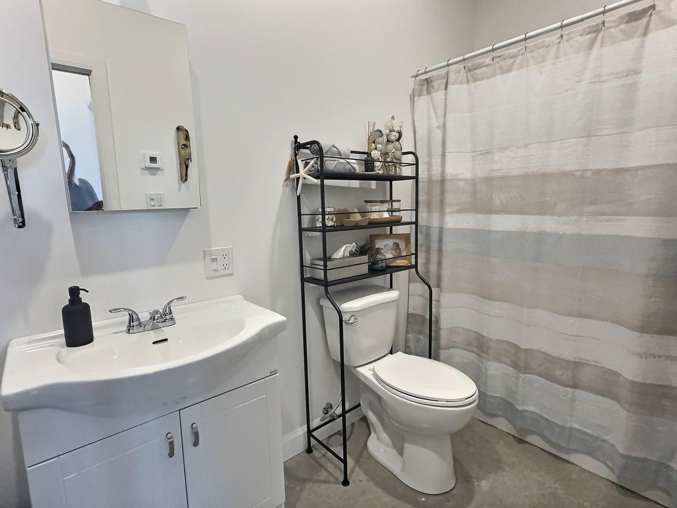 Logement - 30 Ch. Joseph-Leblanc, Les Îles-De-La-Madeleine, QC - Indoor Photo Showing Bathroom