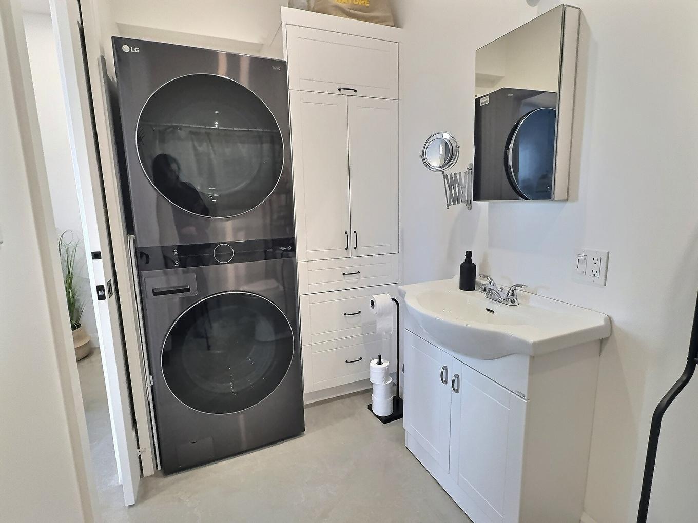 Logement - 30 Ch. Joseph-Leblanc, Les Îles-De-La-Madeleine, QC - Indoor Photo Showing Laundry Room