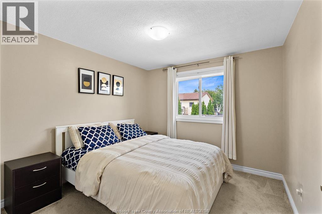100 Argyle Crescent, Chatham, ON - Indoor Photo Showing Bedroom