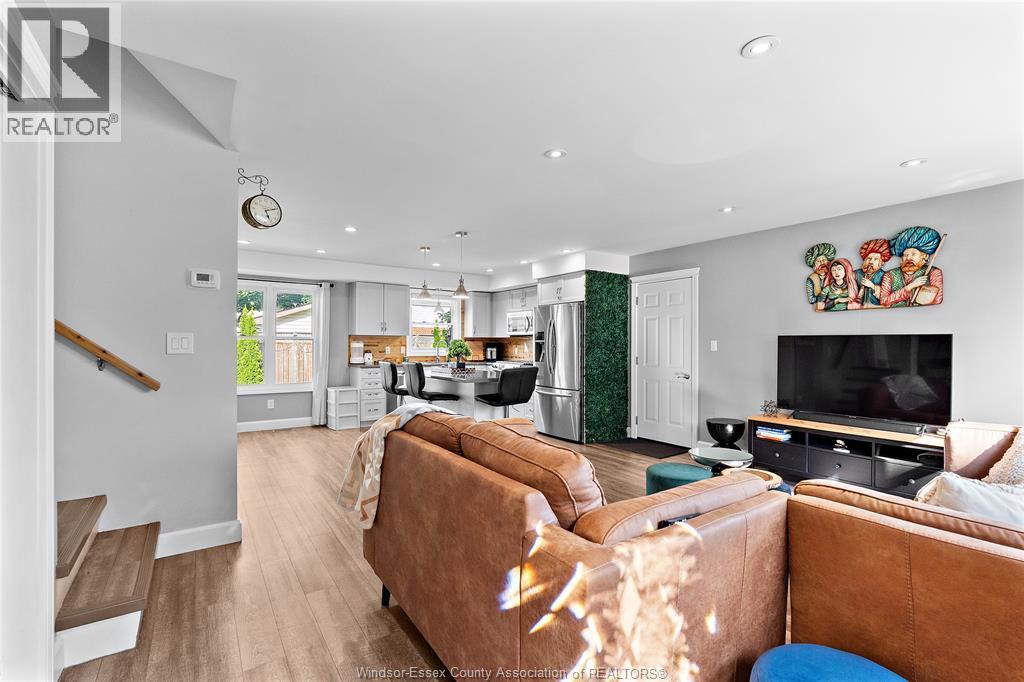 100 Argyle Crescent, Chatham, ON - Indoor Photo Showing Living Room