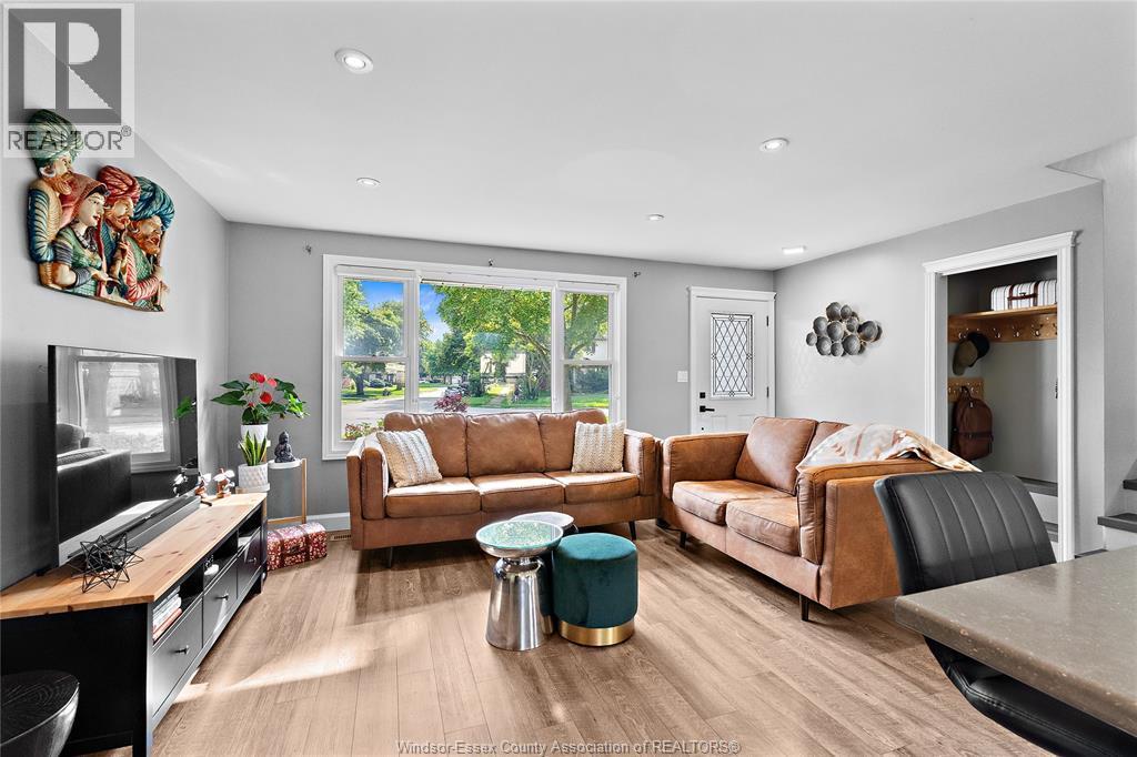 100 Argyle Crescent, Chatham, ON - Indoor Photo Showing Living Room