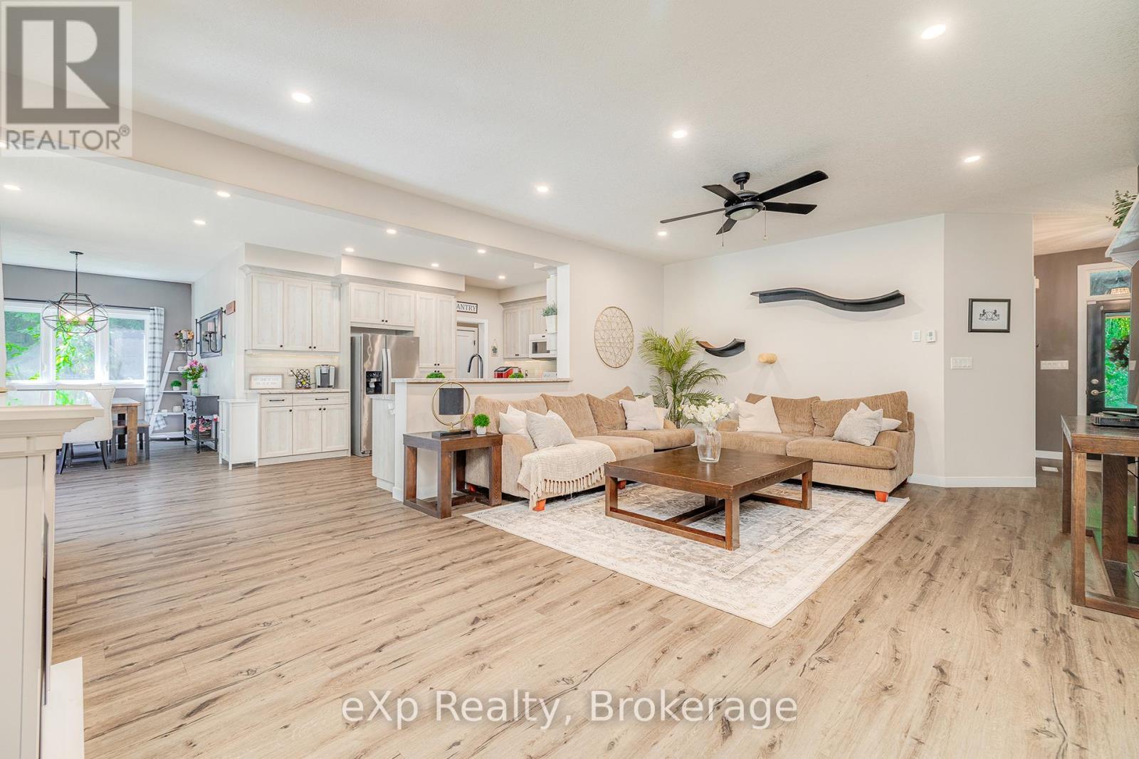 45372 Davies Street, Huron East (Grey), ON - Indoor Photo Showing Living Room