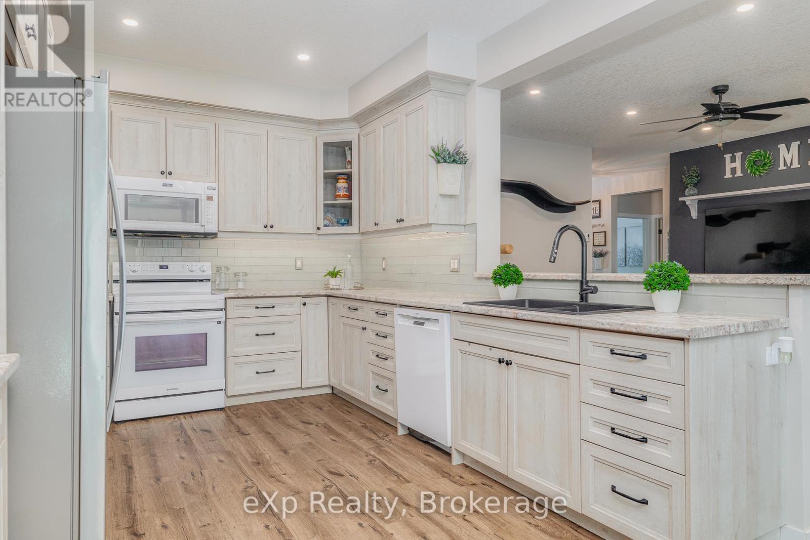 45372 Davies Street, Huron East (Grey), ON - Indoor Photo Showing Kitchen