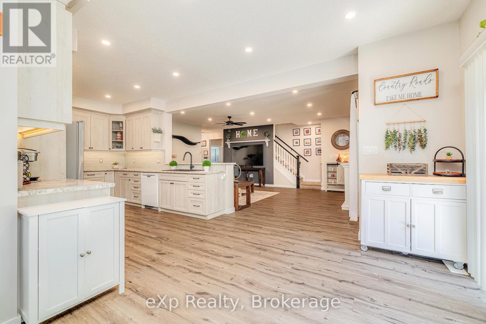 45372 Davies Street, Huron East (Grey), ON - Indoor Photo Showing Kitchen