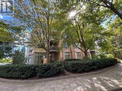 Corner end unit with lots of privacy -