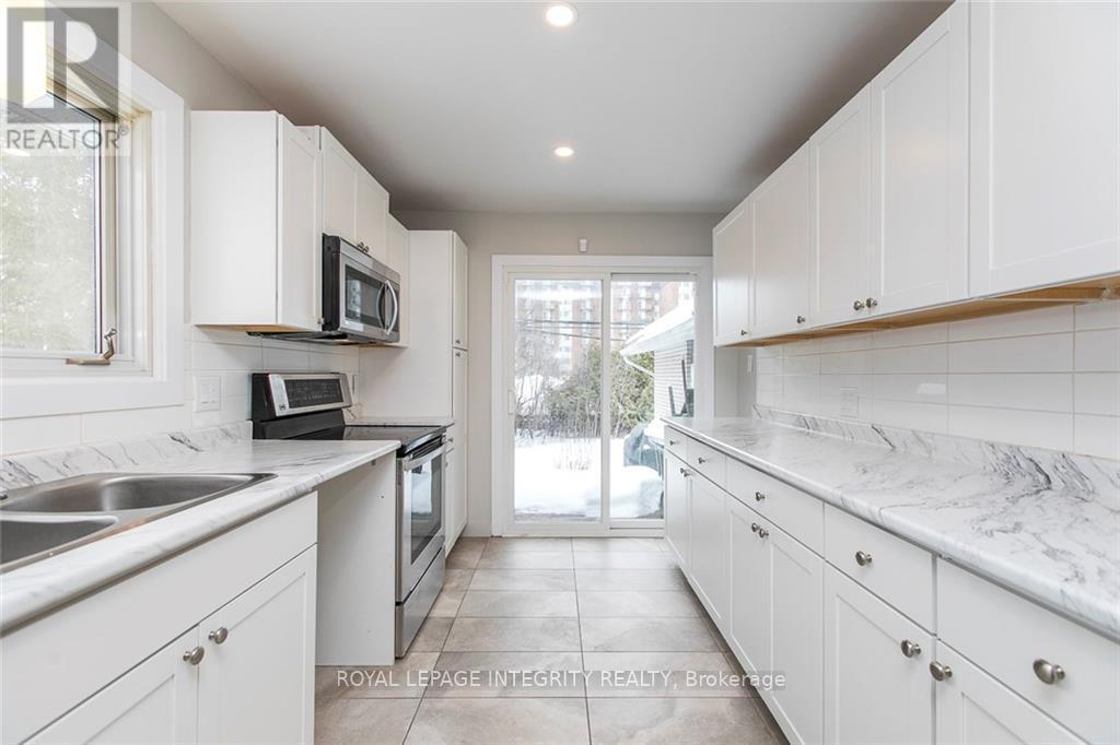 1152 Tawney Road, Ottawa, ON - Indoor Photo Showing Kitchen With Double Sink