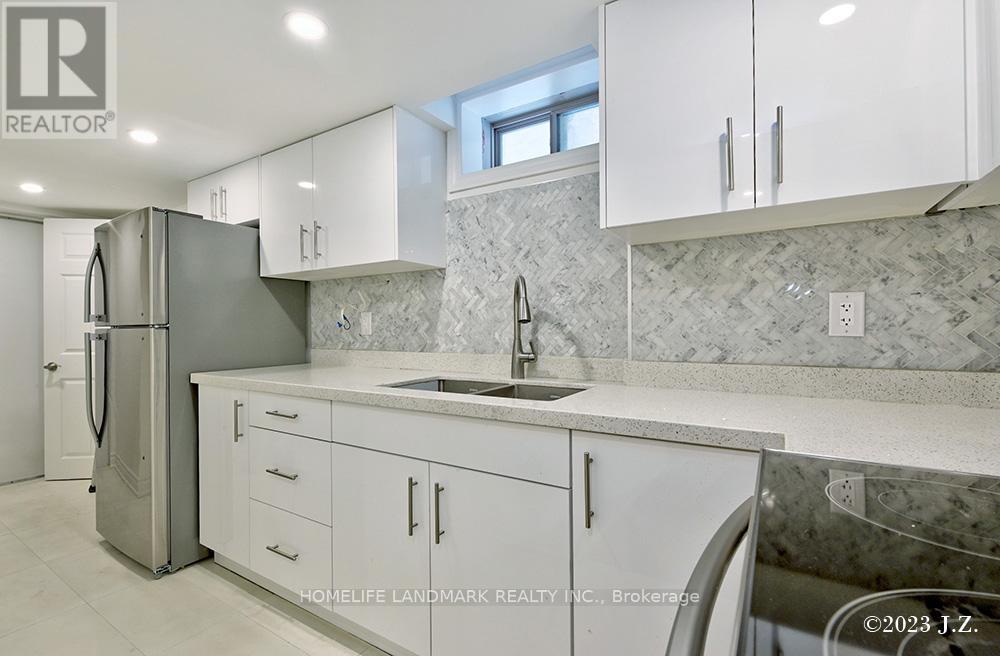 17 Elderslie Crescent, Vaughan, ON - Indoor Photo Showing Kitchen With Double Sink