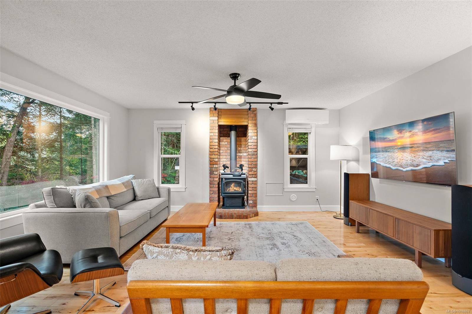 1409 Hillgrove Rd, North Saanich, BC