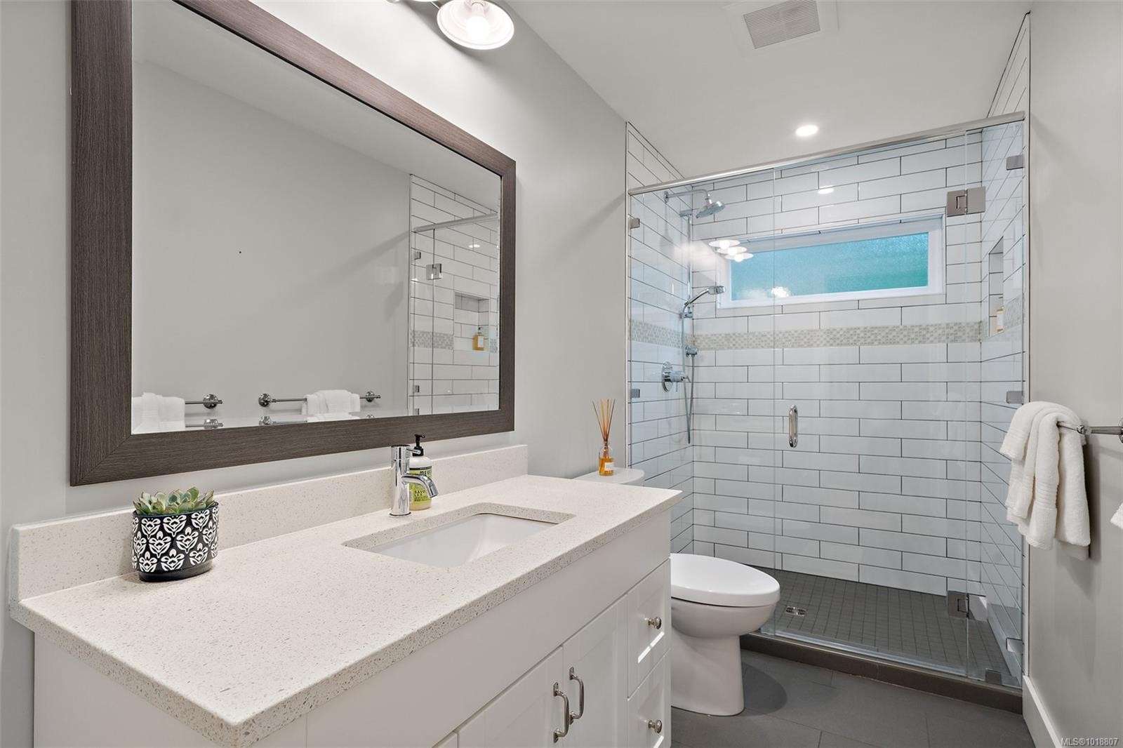 1409 Hillgrove Rd, North Saanich, BC