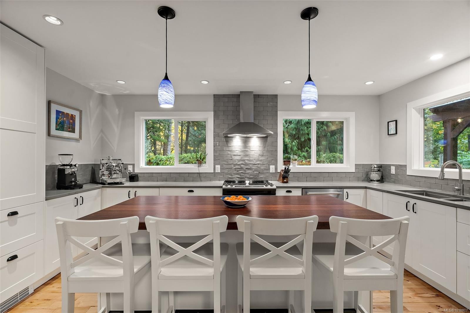 1409 Hillgrove Rd, North Saanich, BC