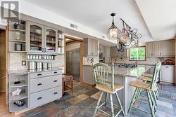 Kitchen island breakfast-bar and endless cabinetry -