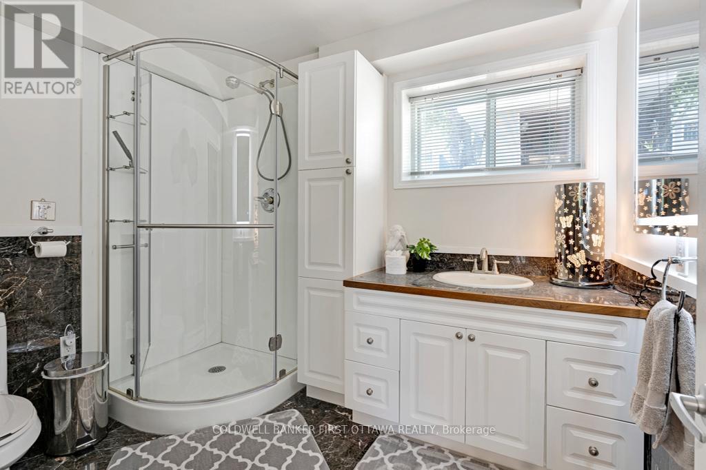 Main level 3-pc bathroom has granite floor - 320 Pike Lake Route 12 Road, Tay Valley, ON - Indoor Photo Showing Bathroom