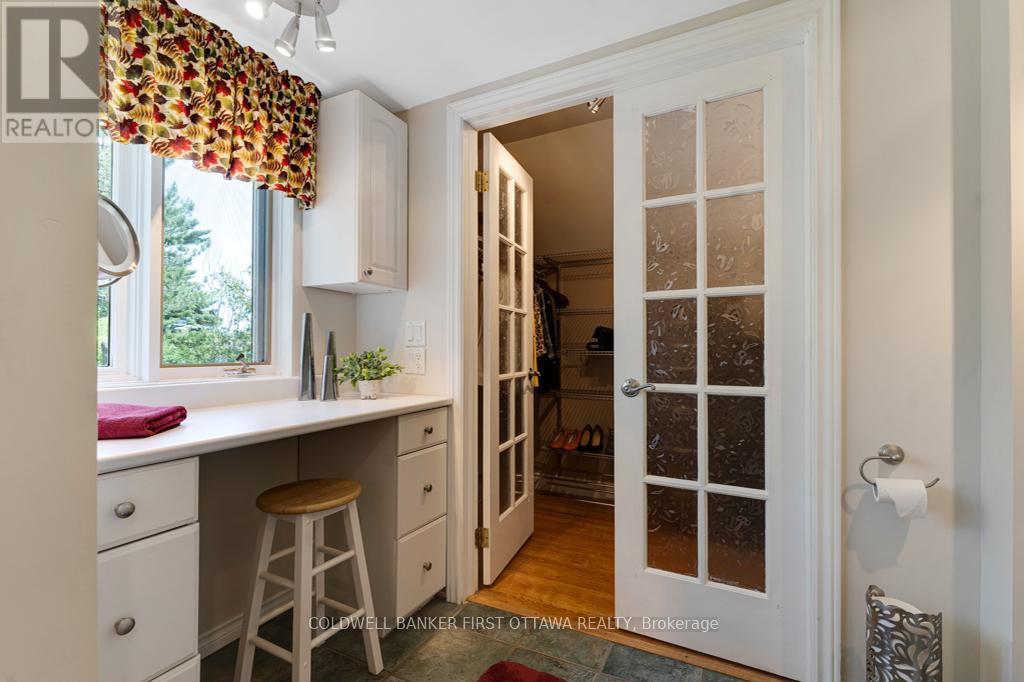 Primary walk-in closet with entry to 4-pc bathroom - 320 Pike Lake Route 12 Road, Tay Valley, ON - Indoor Photo Showing Other Room
