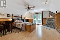 Upper level 2nd bedroom -