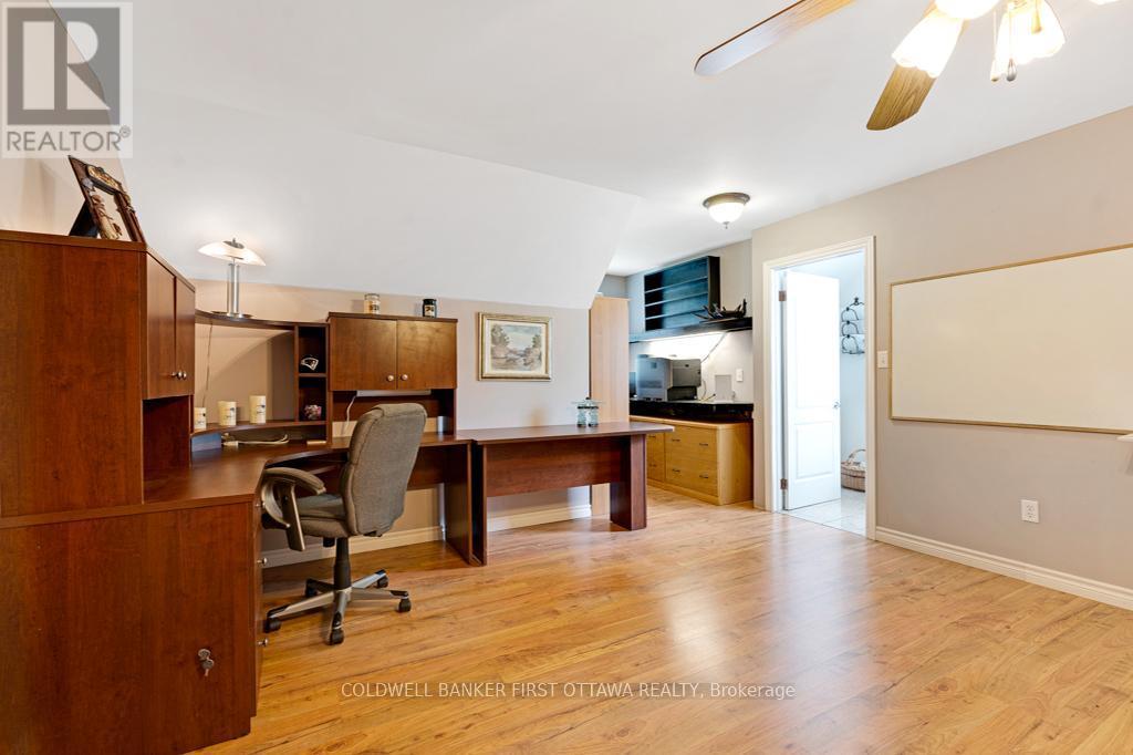 Loft 900sf private office and two workstations - 320 Pike Lake Route 12 Road, Tay Valley, ON - Indoor Photo Showing Office