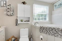 Loft 3-pc bathroom with Jacuzzi tub -