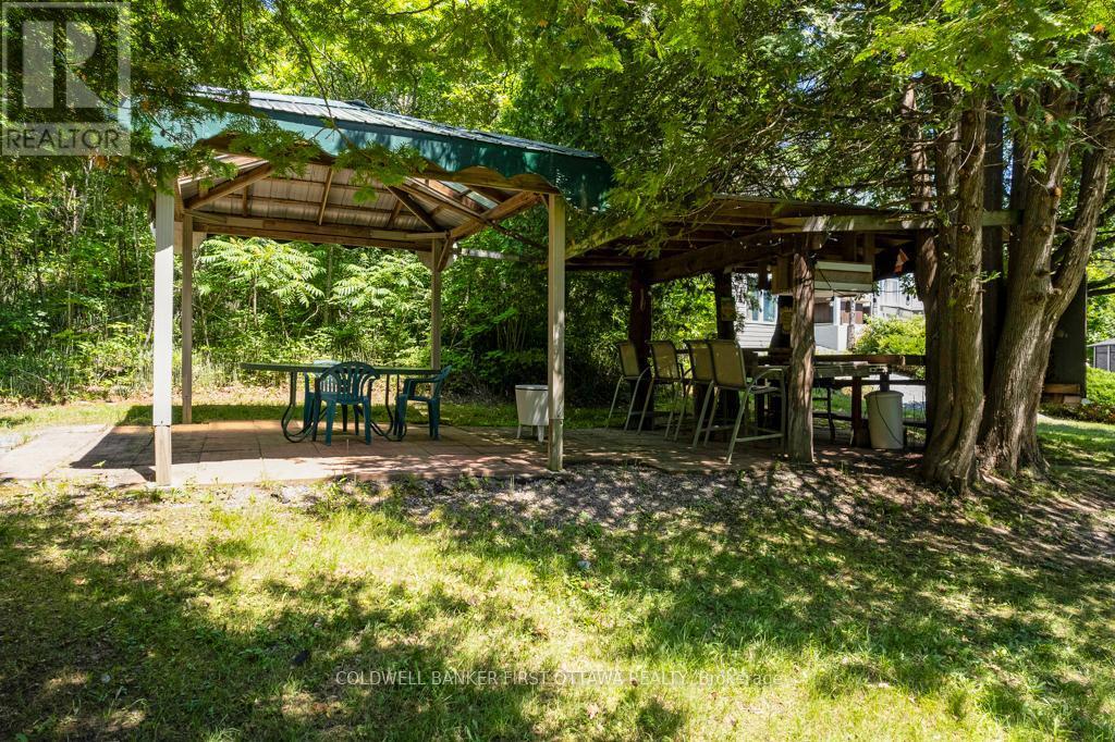 What fun! Band shelter and Tiki bar - 320 Pike Lake Route 12 Road, Tay Valley, ON - Outdoor