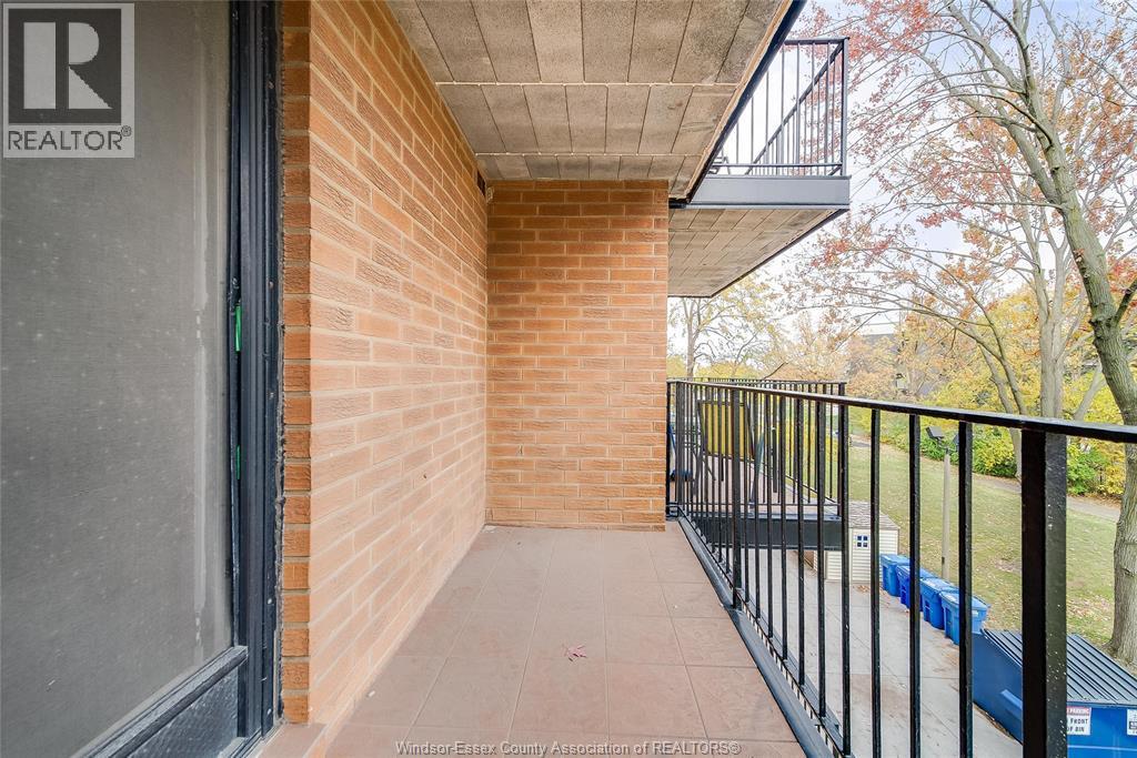 6562 Thornberry Crescent Unit# 6562, Windsor, ON - Outdoor With Balcony With Exterior