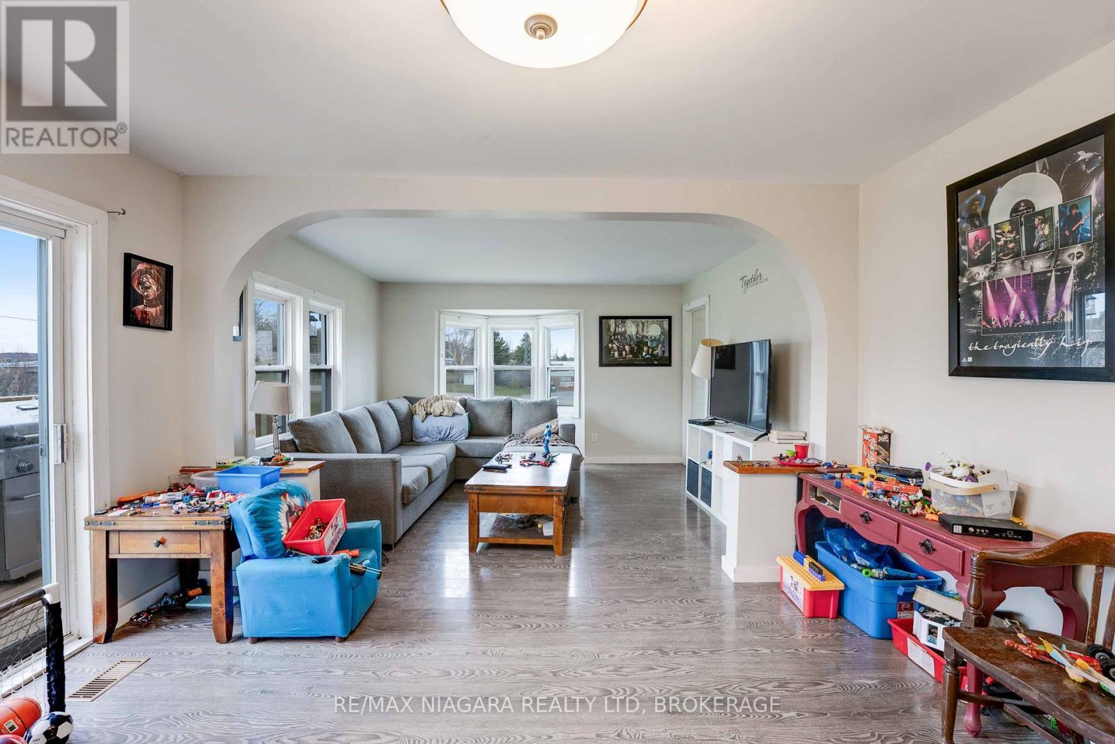 7357 Road 506 Road, Frontenac (Frontenac North), ON - Indoor Photo Showing Living Room