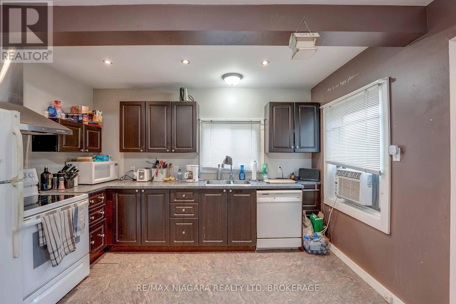 7357 Road 506 Road, Frontenac (Frontenac North), ON - Indoor Photo Showing Kitchen