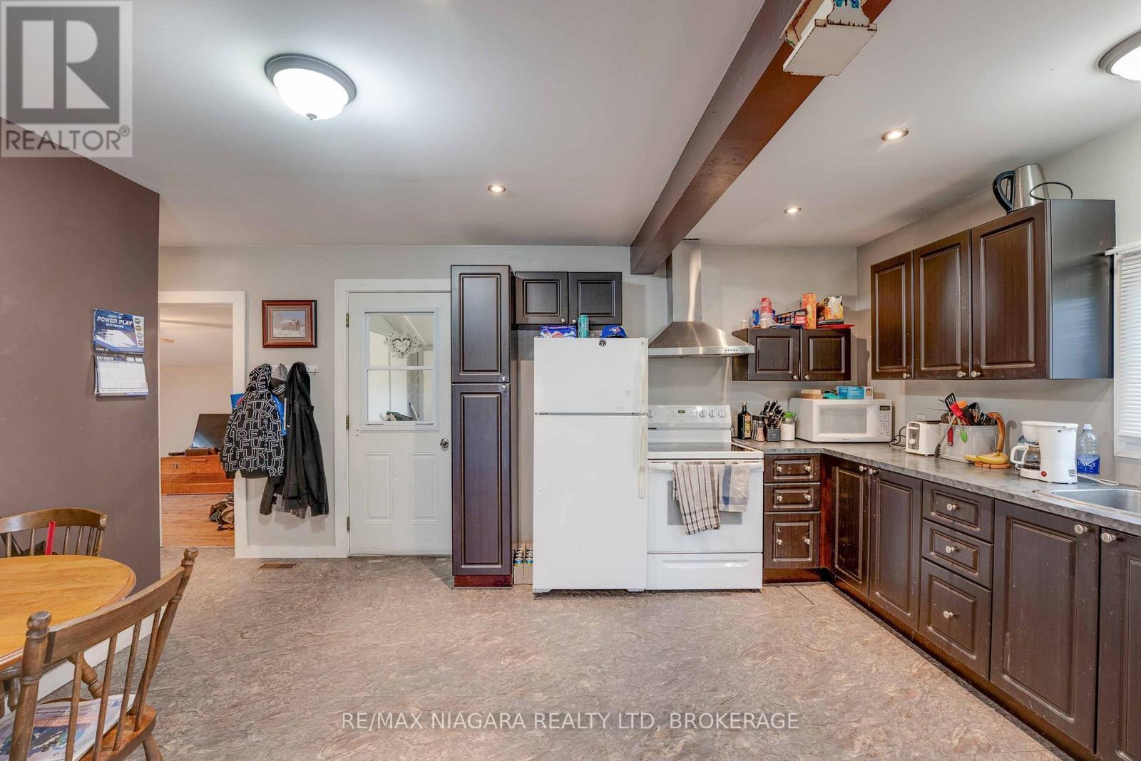 7357 Road 506 Road, Frontenac (Frontenac North), ON - Indoor Photo Showing Kitchen