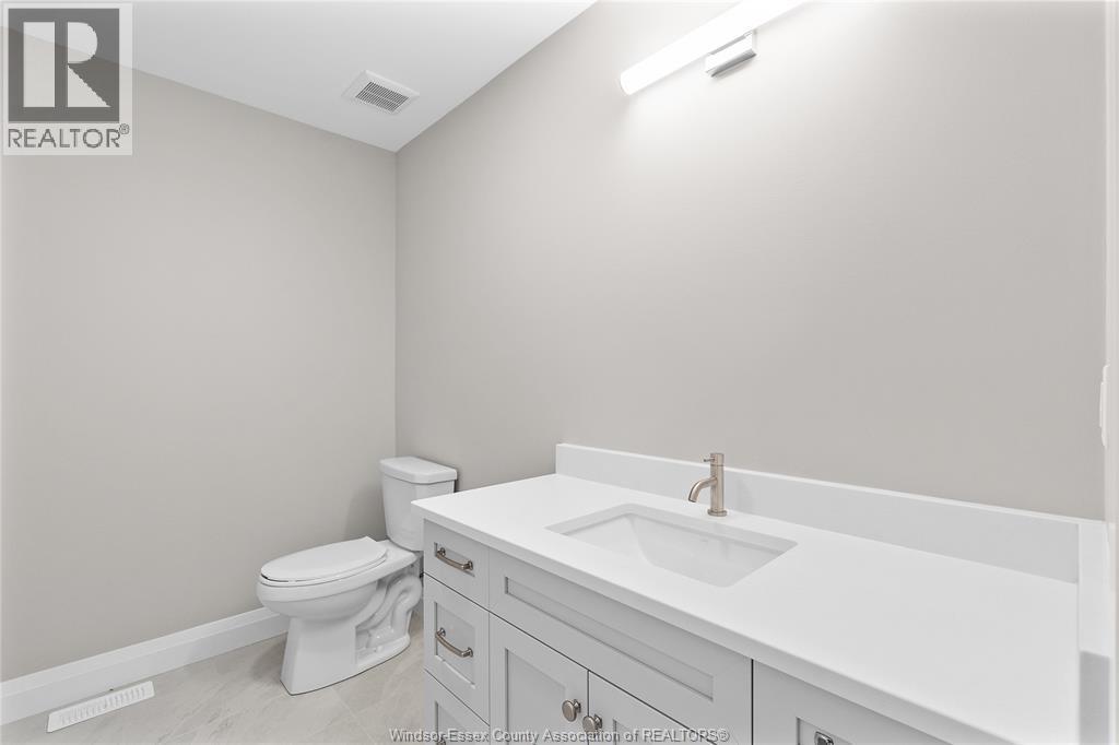 597 Keil Trail, Chatham, ON - Indoor Photo Showing Bathroom