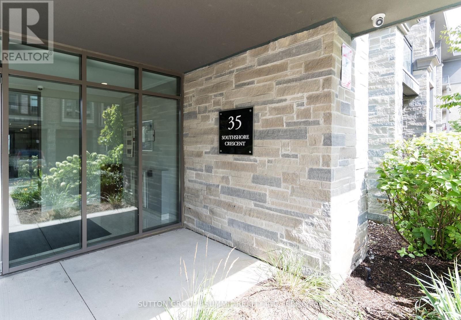 114 - 35 Southshore Crescent, Hamilton, ON - Outdoor