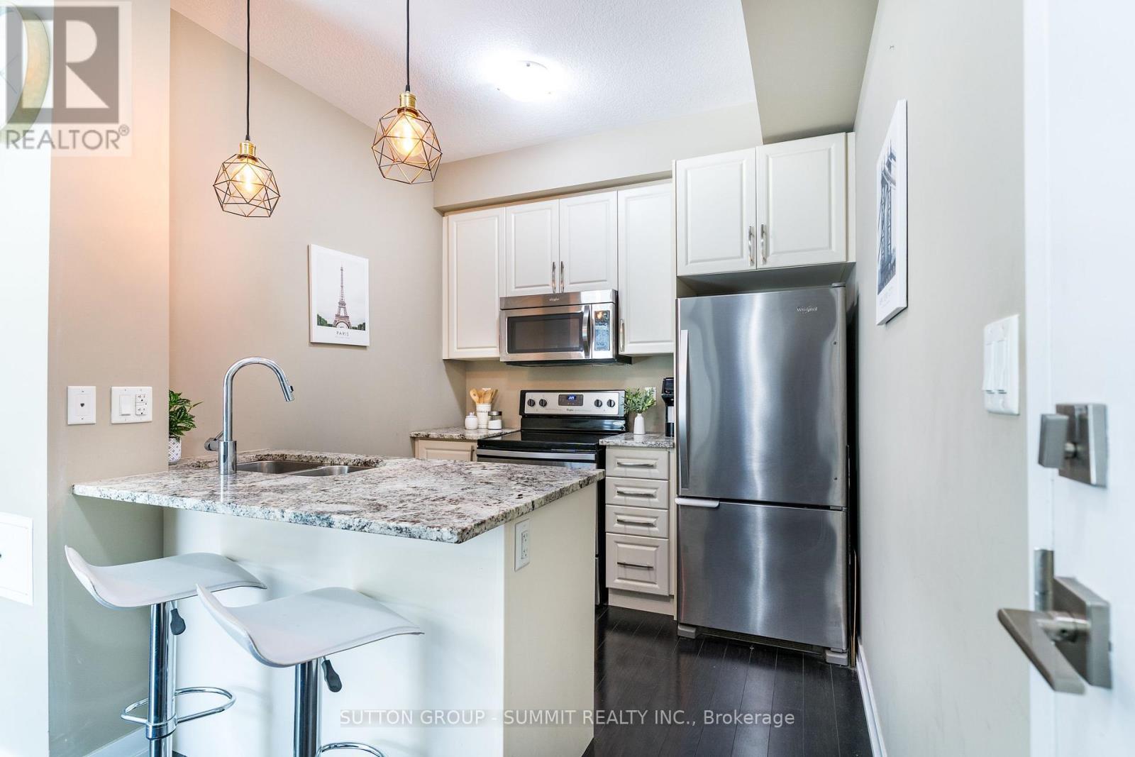 114 - 35 Southshore Crescent, Hamilton, ON - Indoor Photo Showing Kitchen With Upgraded Kitchen