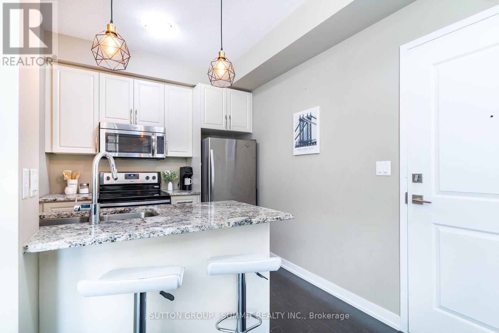 114 - 35 Southshore Crescent, Hamilton, ON - Indoor Photo Showing Kitchen With Upgraded Kitchen