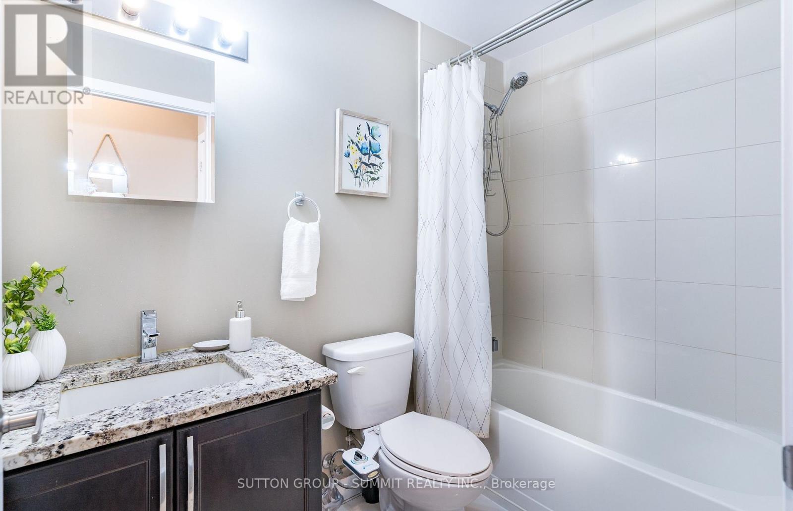 114 - 35 Southshore Crescent, Hamilton, ON - Indoor Photo Showing Bathroom