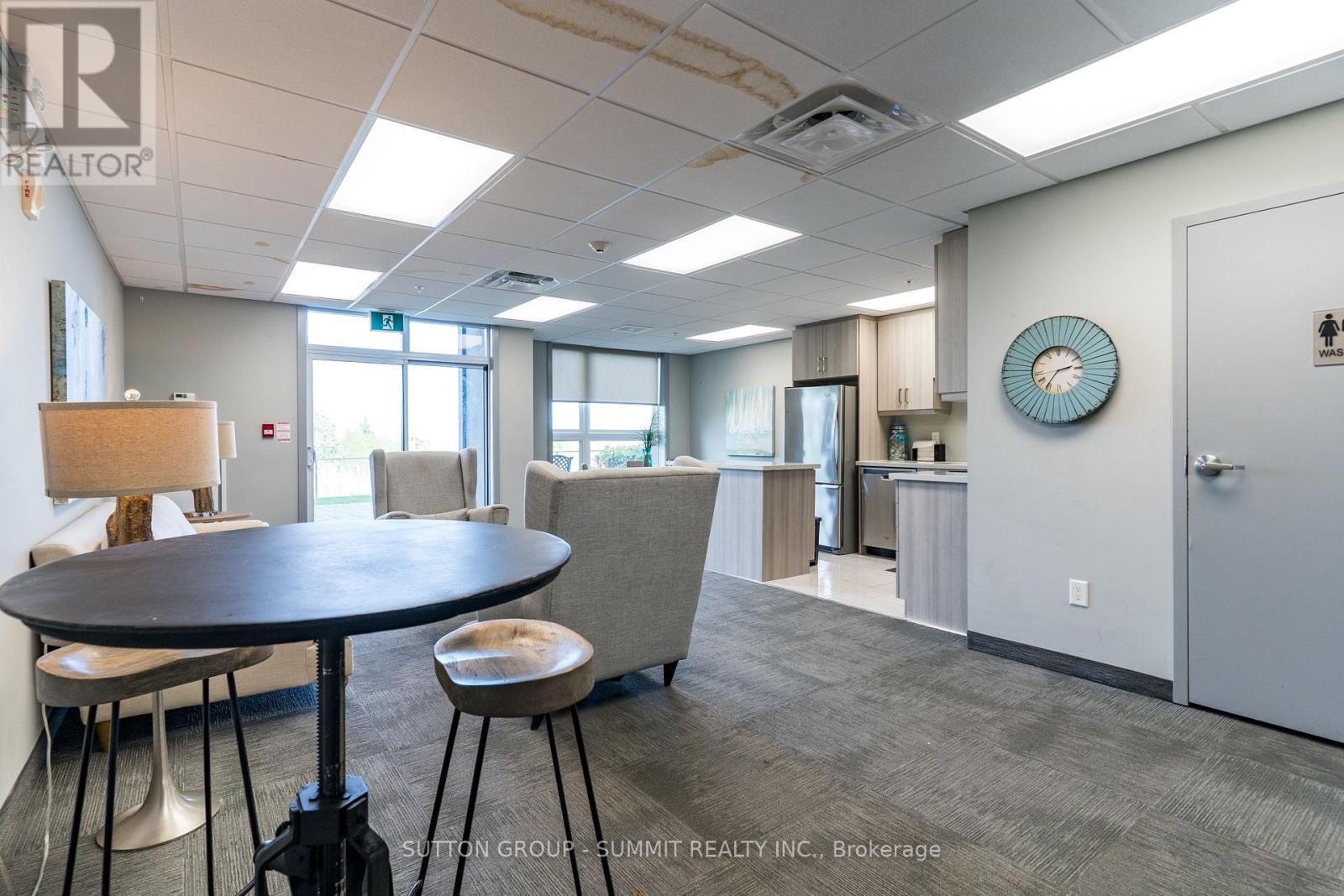 114 - 35 Southshore Crescent, Hamilton, ON - Indoor Photo Showing Dining Room