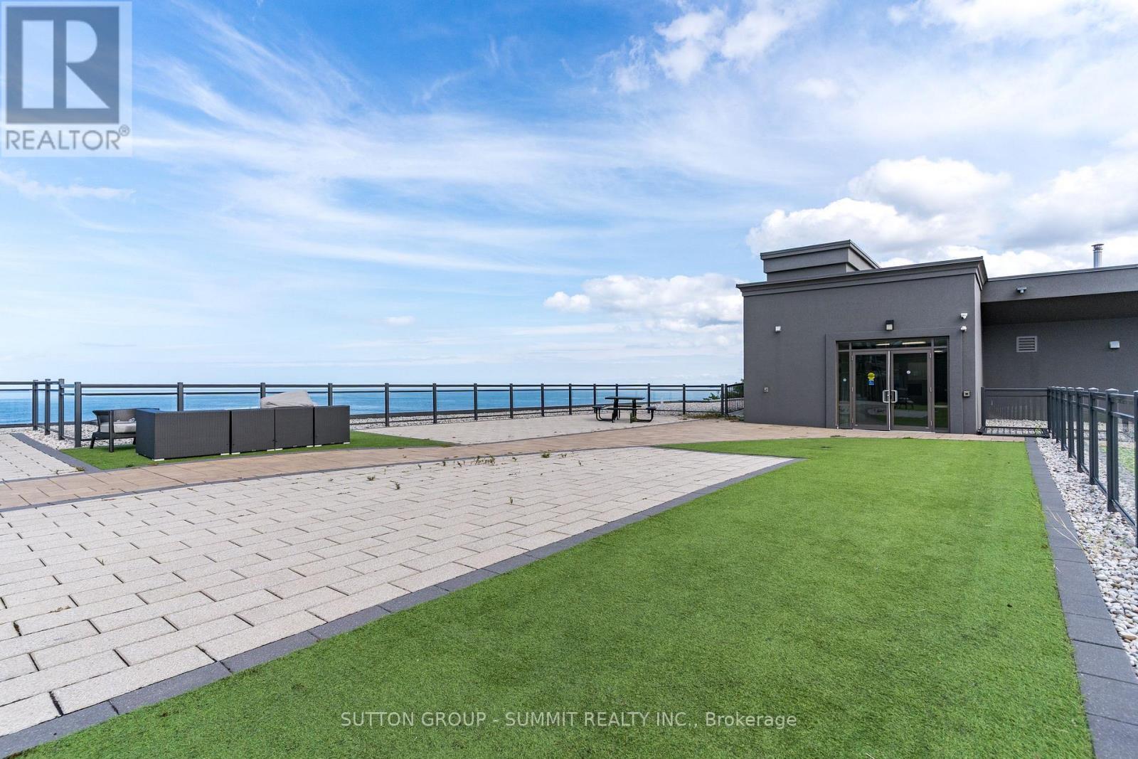 114 - 35 Southshore Crescent, Hamilton, ON - Outdoor