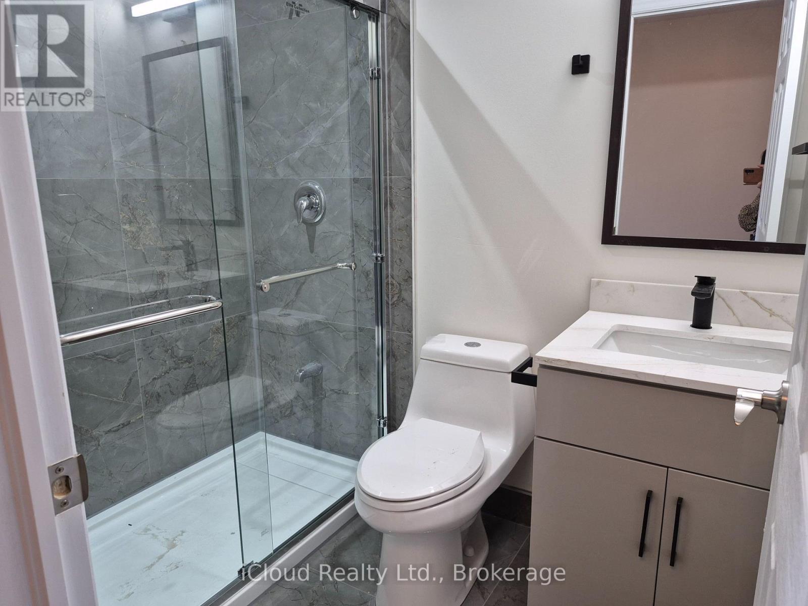 54 Twenty Third Street, Toronto, ON - Indoor Photo Showing Bathroom