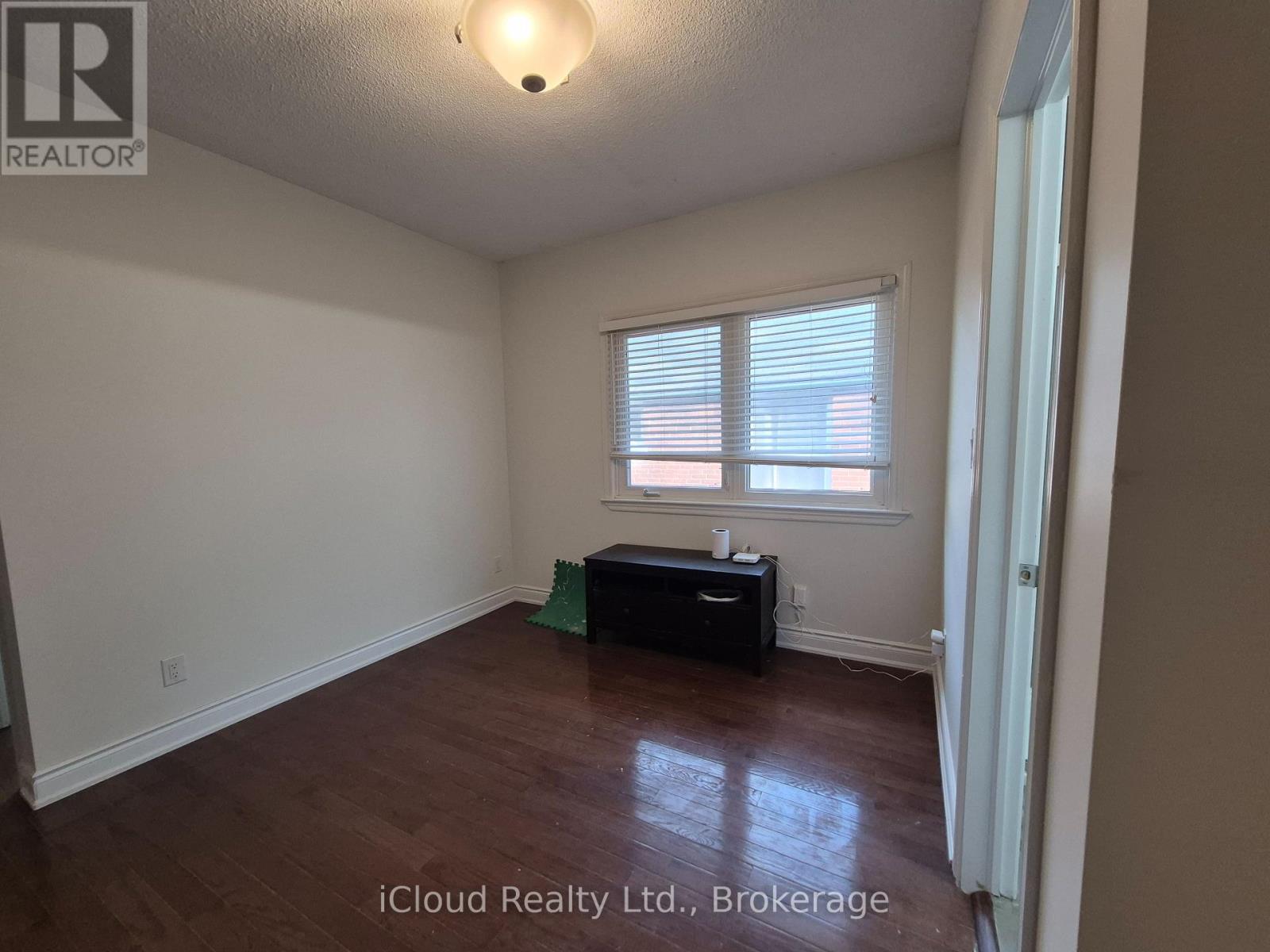 54 Twenty Third Street, Toronto, ON - Indoor Photo Showing Other Room