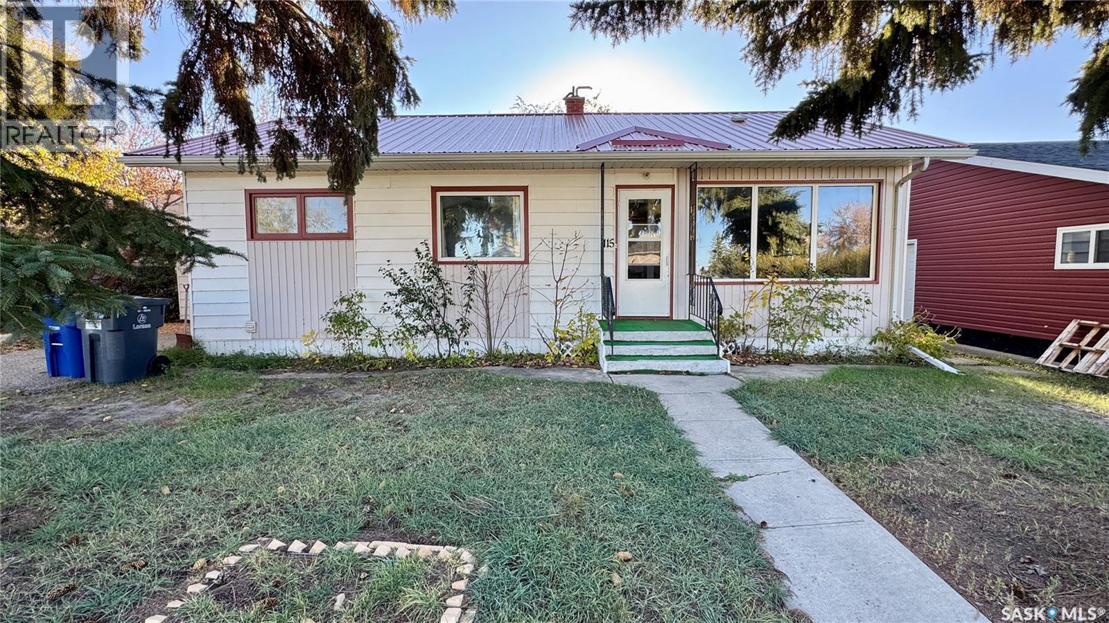 115 1St Street, Davidson, SK - Outdoor